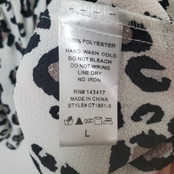 Fabrik leopard cheetah print short sleeved blouse slit back large - Picture 4 of 5